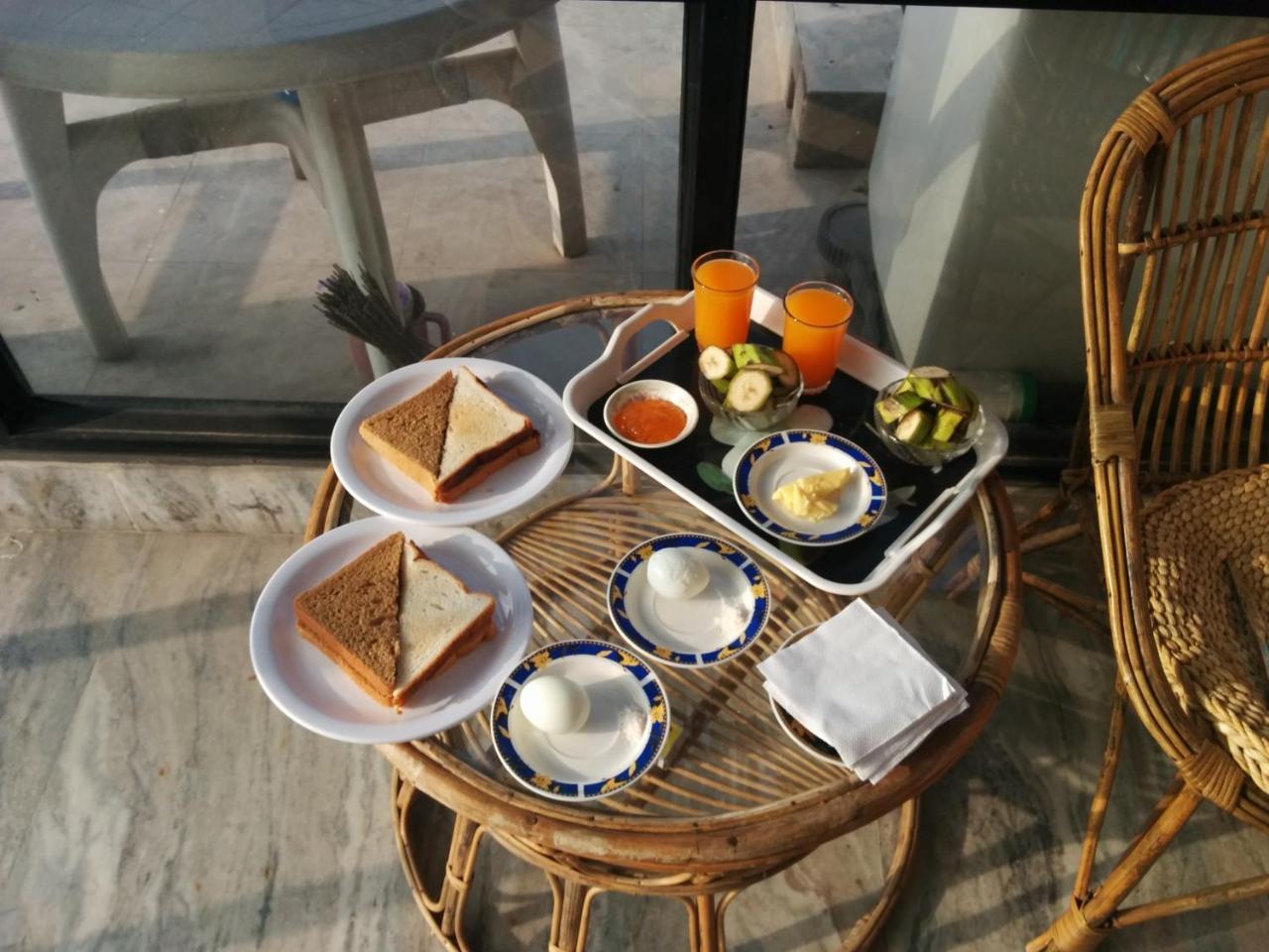 Looniva Guest House 랄릿푸르 외부 사진